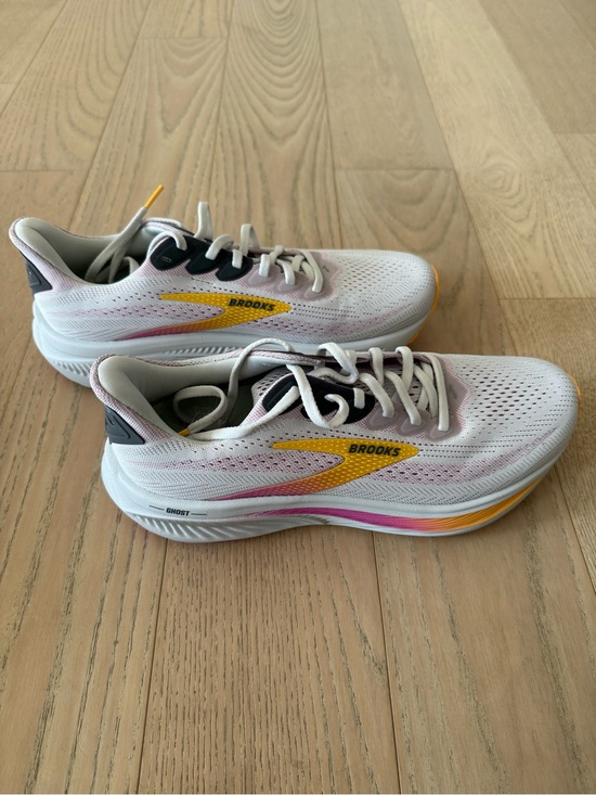 Brooks Shoes - Brooks Women's Ghost 17 - Oyster/Apricot/Pink NWT